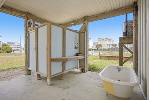 Outdoor spa tub