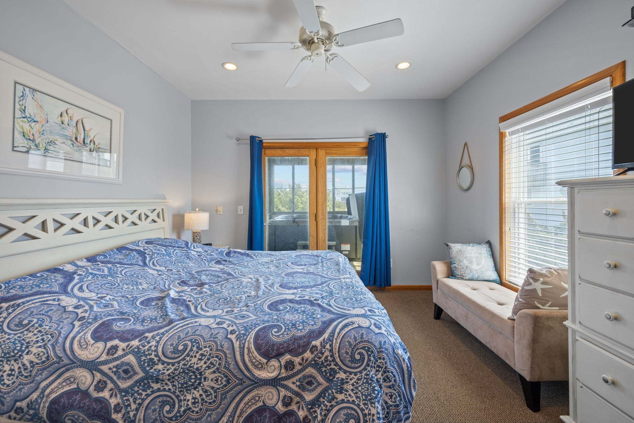 6 bedrooms, desk, iron/ironing board, free WiFi