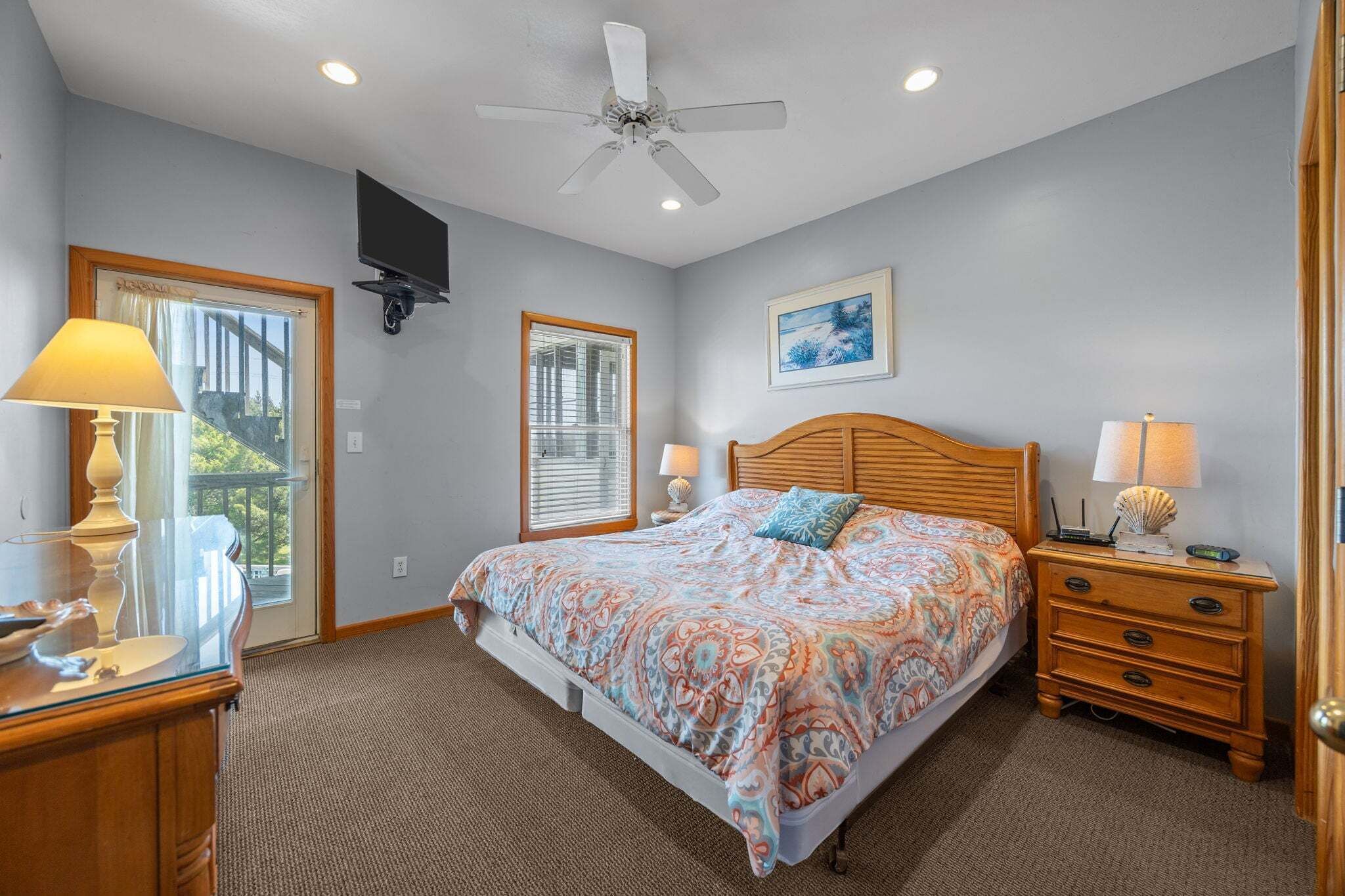 6 bedrooms, desk, iron/ironing board, free WiFi