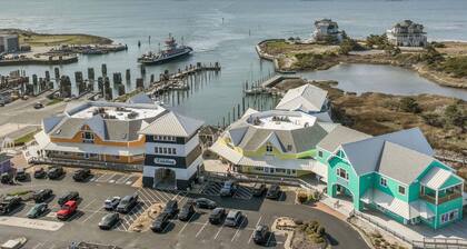 Condo with fast WiFi & outdoor pool - walk to the ocean & Pamlico Sound