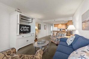 Smart TV, books - Condo with fast WiFi & outdoor pool - walk to the ocean & Pamlico Sound (Hatteras)