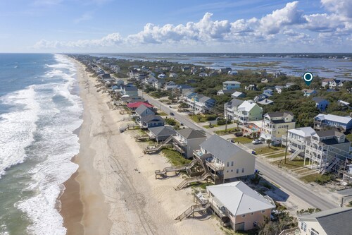 Dog-friendly coastal home with wrap-around porch and short walk to the beach