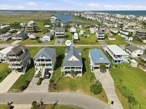 Exterior - Chic house with kayaks, balcony dining, beach chairs, central AC, & washer/dryer (Surf City)