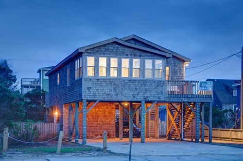 Dog-friendly home steps from the beach with deck, WiFi, AC & great location