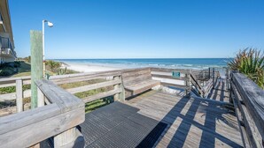 A wooden boardwalk leading to a beach with a clear view of the ocean. - Home in St Augustine (St. Augustine)