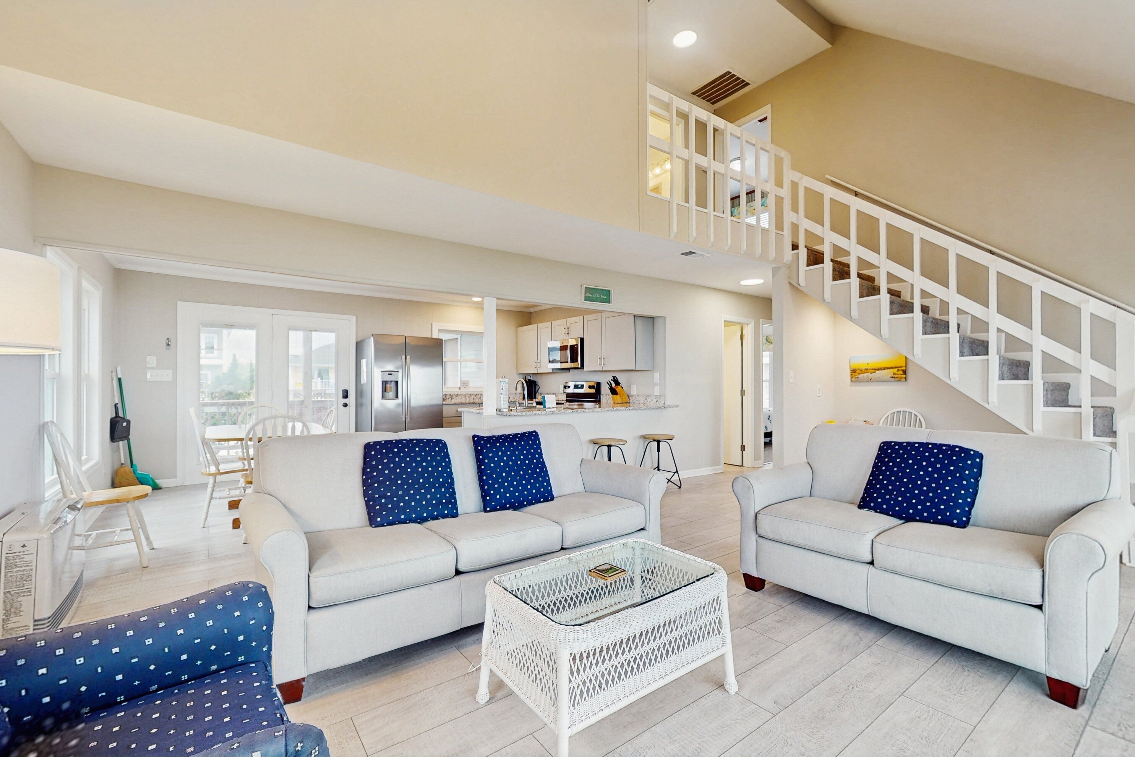 Televisio, DVD-soitin, kirjoja