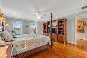 4 bedrooms, desk, iron/ironing board, free WiFi