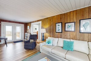 TV, DVD-spiller, bøker og filmbibliotek