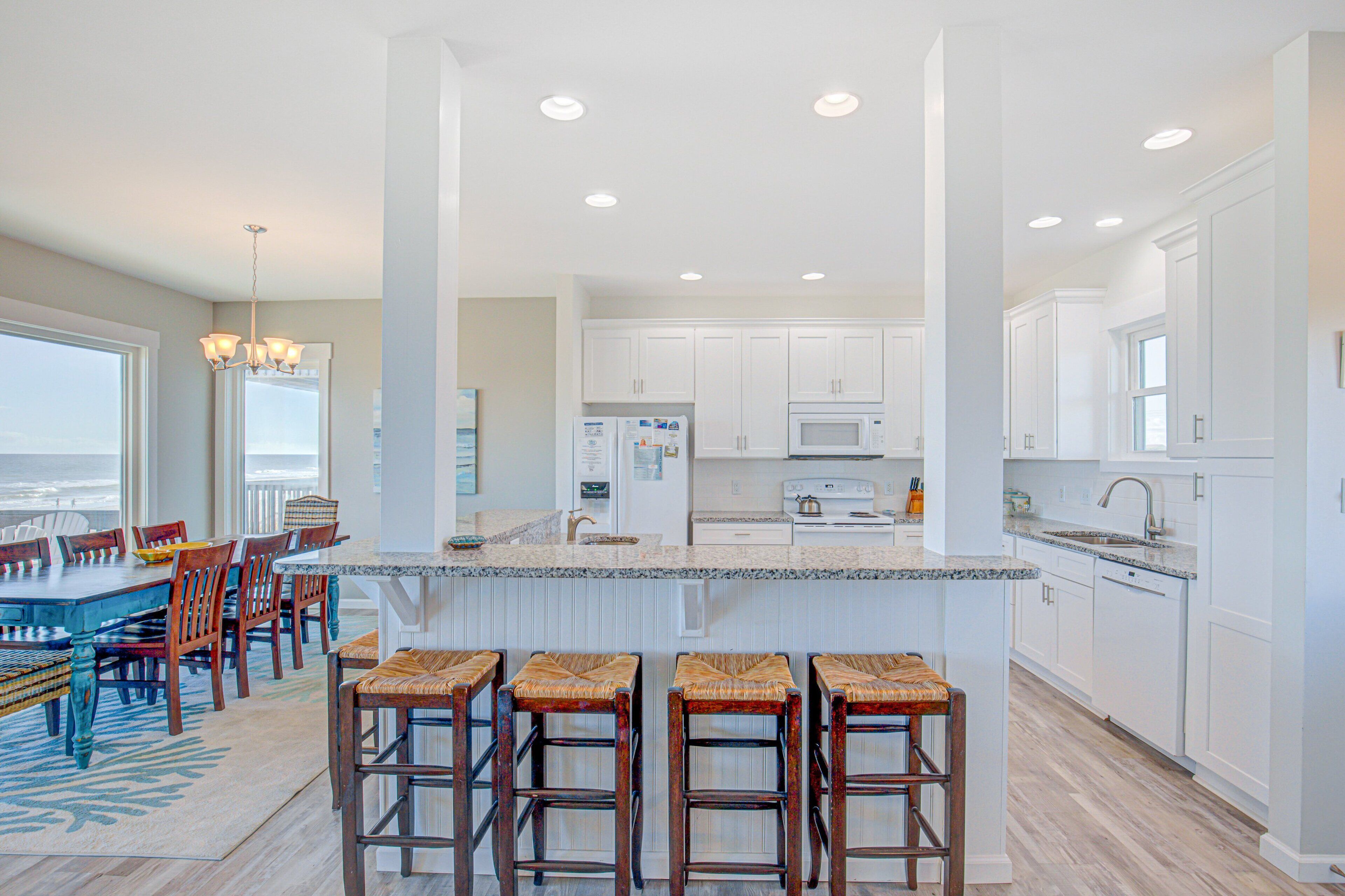 ثلاجة، ميكروويف، فرن، موقد طهي مسطح