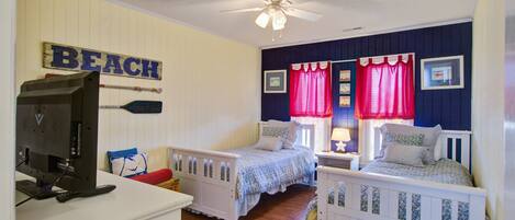 4 dormitoris, escriptori, planxa i posts de planxar i wifi gratuïta