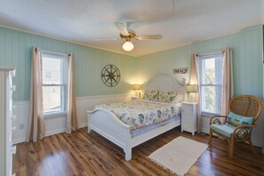 4 bedrooms, desk, iron/ironing board, free WiFi