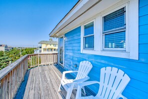 Property grounds - Spacious oceanside home w/elevator, private hot tub, grill-Dogs welcome (Salvo)