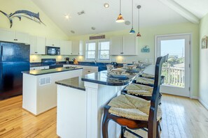 Køleskab, mikrobølgeovn, ovn, kogeplade