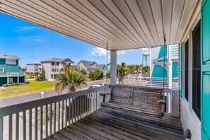 Terrace/patio - Newly updated house with pool & 2 porches - short walk to private beach access (Holden Beach)