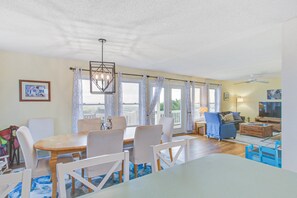 TV, DVD-spiller og bøker