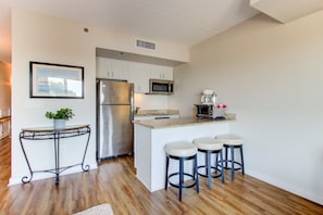 Fridge, microwave, stovetop, dishwasher