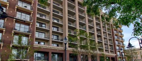 المنشأة من الخارج