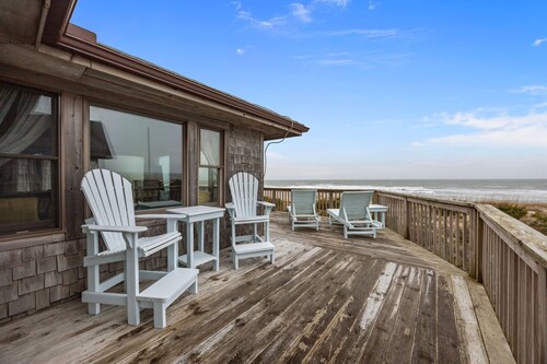 Dune it Right 529: Oceanfront w/private boardwalk, pool, hot tub