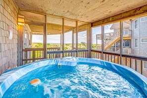 Indoor spa tub