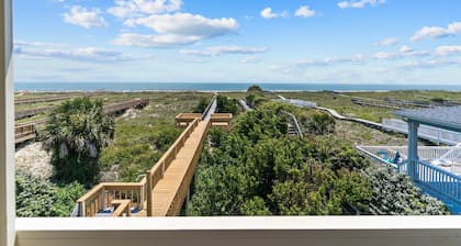 Spacious oceanfront duplex with two kitchens, large deck, WiFi, & AC - dogs OK