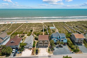 Beach - Spacious oceanfront duplex with two kitchens, large deck, WiFi, & AC - dogs OK (Holden Beach)