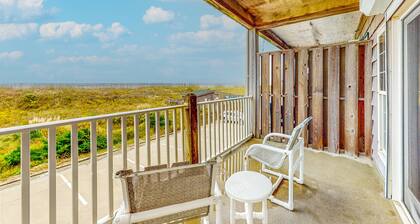 Oceanfront condo with private balcony, hot tub, outdoor pool, & pool table