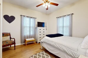 2 bedrooms, iron/ironing board, free WiFi, bed sheets