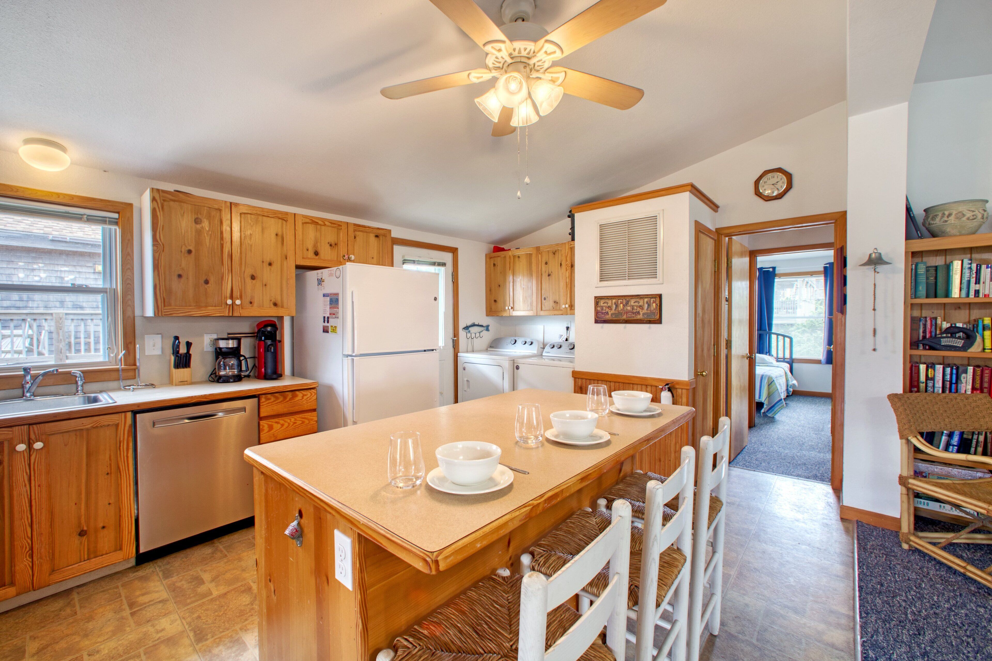 ثلاجة، ميكروويف، فرن، موقد طهي مسطح