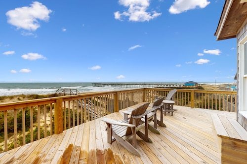 Ocean & Beachfront House w/Private Washer/Dryer, Hot Tub, WiFi, AC, Shared Pool