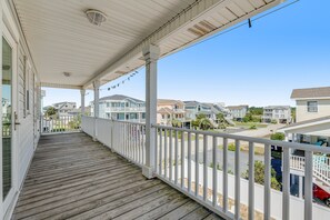 Property grounds - Updated West End home with fenced backyard & direct beach access - dog-friendly (Holden Beach)