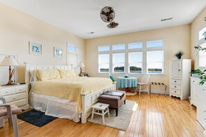 4 soverom, strykejern/-brett, internettilgang og sengetøy