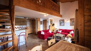 Unclassified image, 2 of 3, button - Holiday Home in Le Chantel With Mont Blanc View (Bourg-Saint-Maurice)