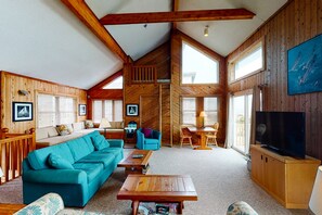 Smart TV, DVD player, books - Waterfront Home w/Free WiFi, Private Washer/Dryer, Shared Pool, & AC (Avon)