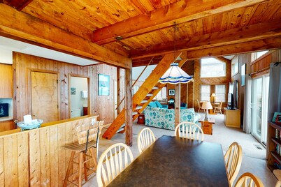 Waterfront Home w/Free WiFi, Private Washer/Dryer & Hot Tub, Shared Pool, & AC