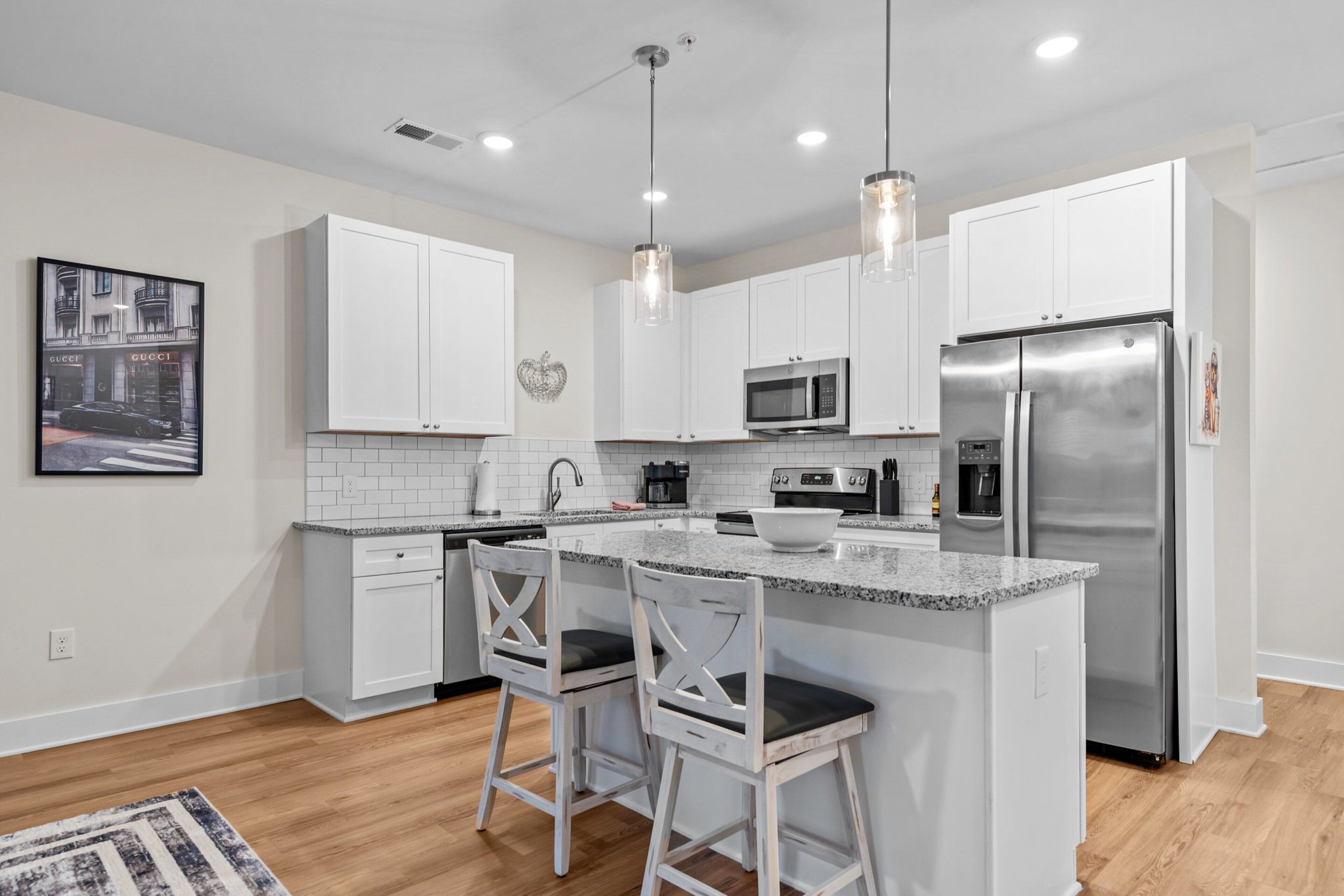 ثلاجة، ميكروويف، فرن، موقد طهي مسطح