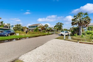 المنطقة المحيطة بالمنشأة