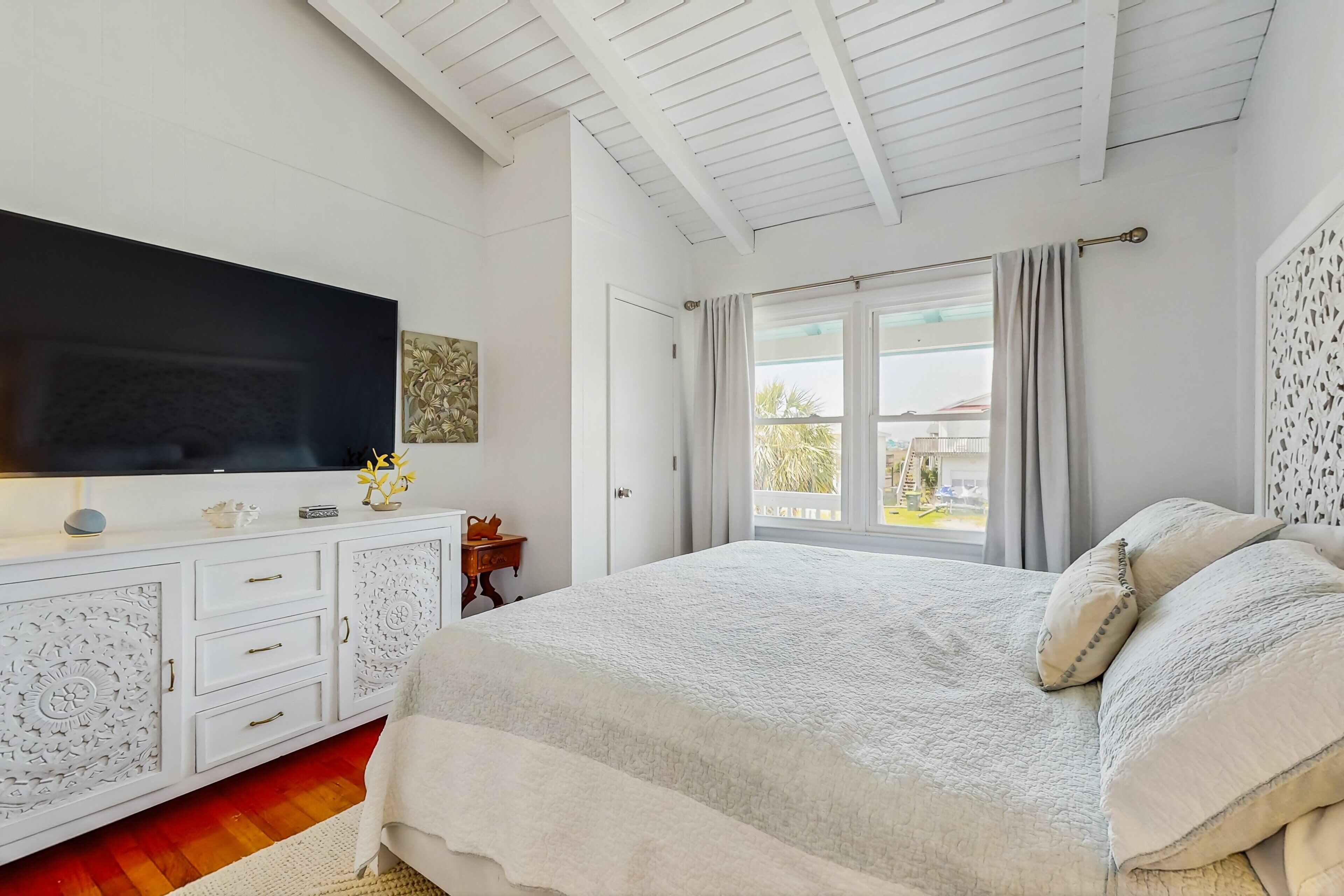 3 bedrooms, travel crib, free WiFi, bed sheets