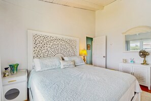 3 عدّة غرف نوم وسرير سفر وواي فاي مجانًا وملاءات أسرّة