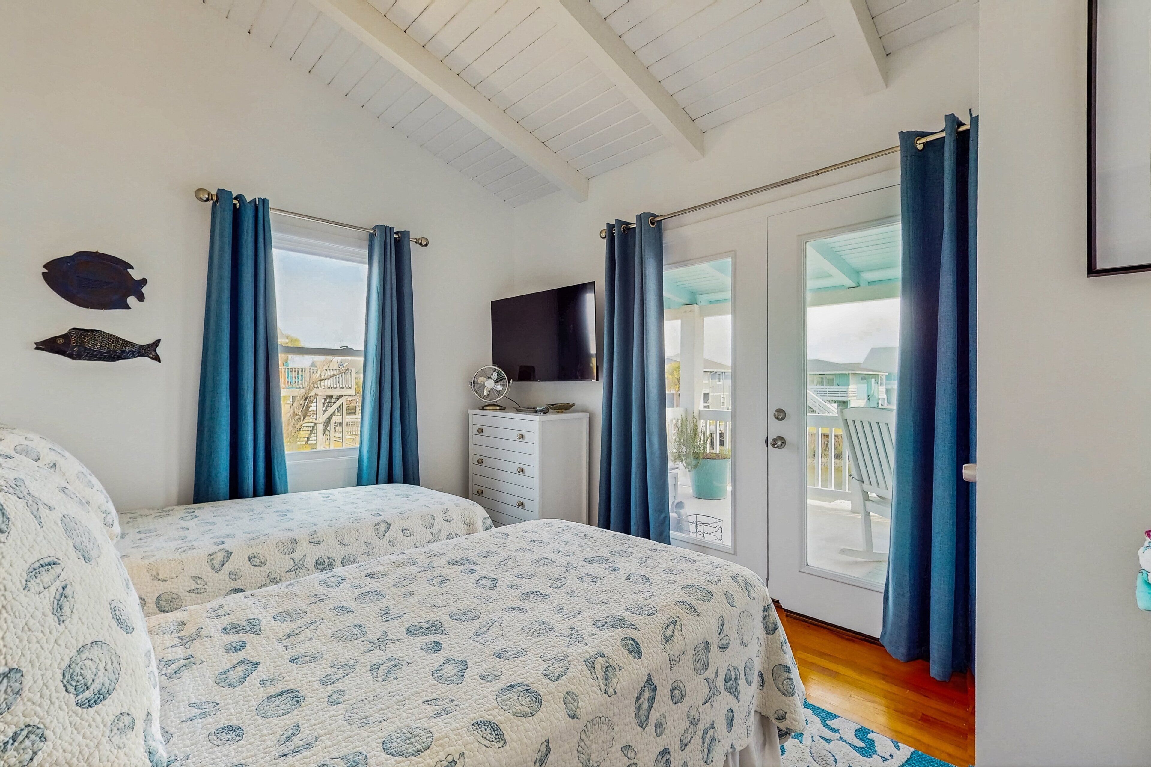 3 bedrooms, travel crib, free WiFi, bed sheets