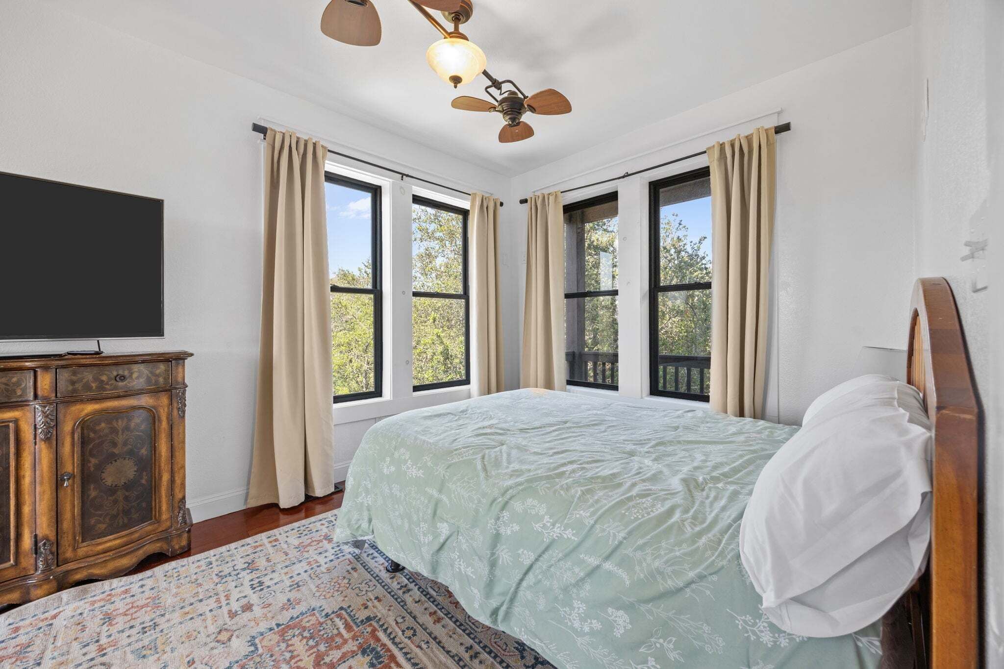 4 bedrooms, iron/ironing board, free WiFi, bed sheets
