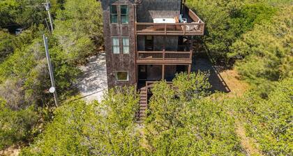 Perfect Retreat with Private Hot Tub, Panoramic Views, Full Kitchen pet-friendly