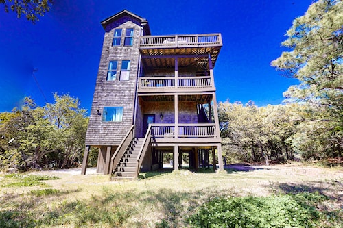 Perfect Retreat with Private Hot Tub, Panoramic Views, Full Kitchen pet-friendly
