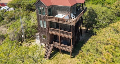 Perfect Retreat with Private Hot Tub, Panoramic Views, Full Kitchen pet-friendly