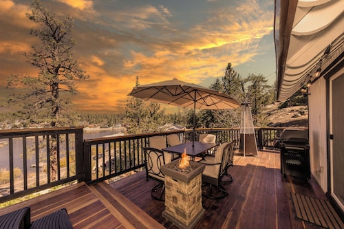 Luxury Lake Front Retreat+Hot Tub+EV Charger+Fire Pit+AC, Pet Friendly