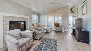 Smart TV, fireplace