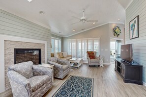 Smart TV, fireplace