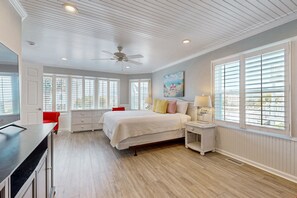 3 bedrooms, free WiFi, bed sheets, wheelchair access - Dog-friendly marsh view home with large deck, close to beach access (Holden Beach)