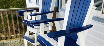 Convenient home with private washer/dryer, WiFi, central AC, and full kitchen