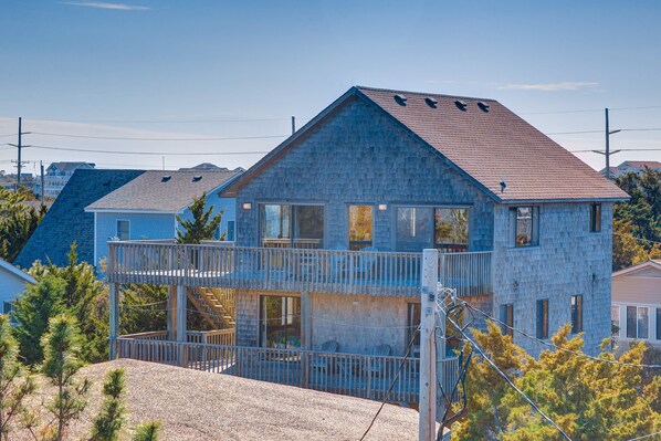 A two-story house with a balcony, a staircase, and a view of the surrounding neighborhood. - Brigadune 143: Dog Friendly, Ocean view, 3 lots from beach (Avon)