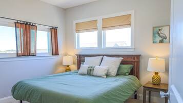 5 bedrooms, desk, free WiFi, bed sheets